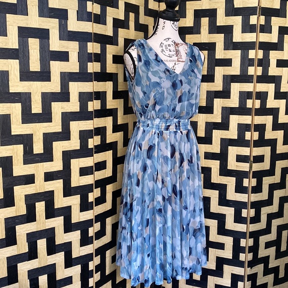 Floral Sleeveless Dress - Picture 2 of 8